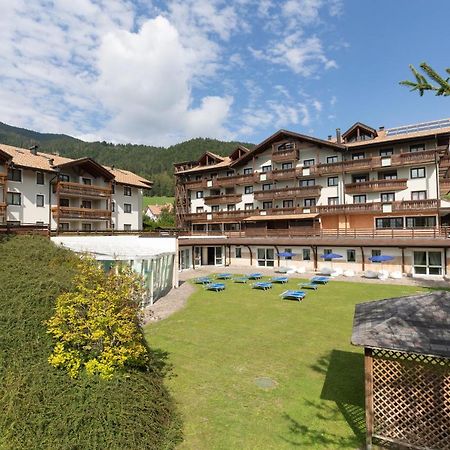 Golf Hotel Фольгария Экстерьер фото