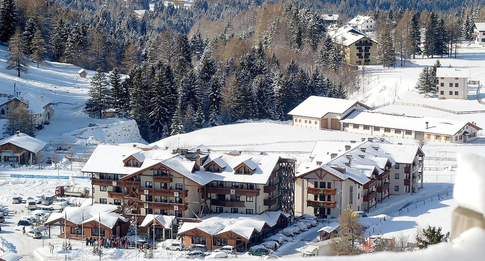 Golf Hotel Фольгария Экстерьер фото